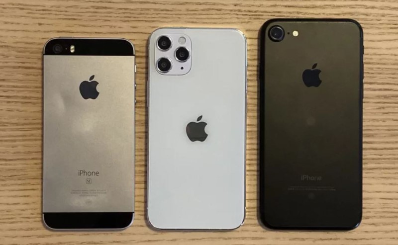 iPhone12miniはiPhoneSE(初代)とiPhone7の丁度中間のサイズ